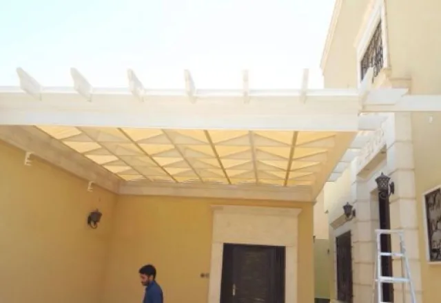 تنسيق حديقة سطح بجلسة برجولة